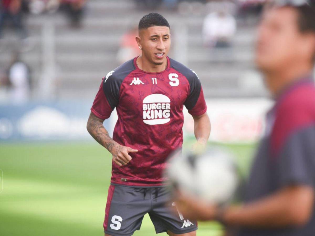 Jugador costarricense es descubierto siéndole infiel a su esposa