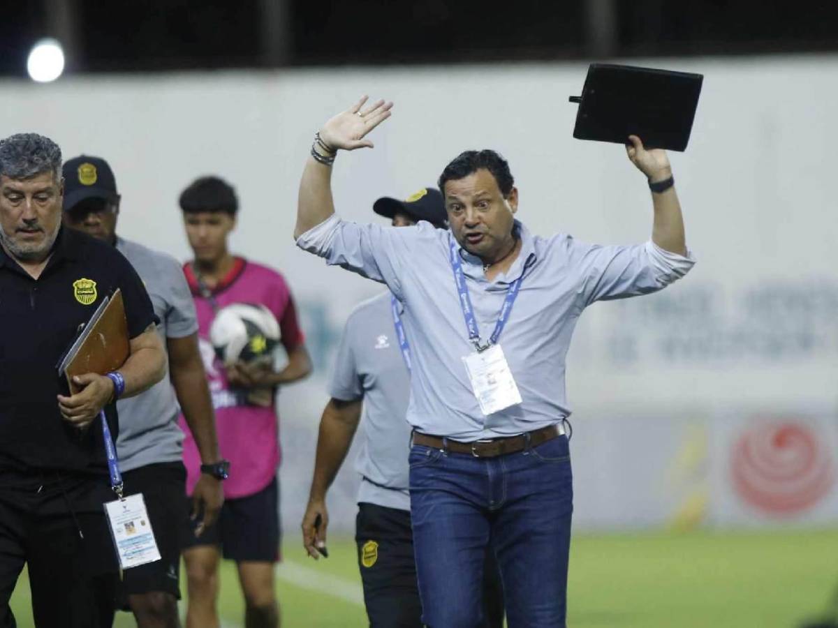 Alegría del Real España, chicas, susto con jugador y gesto de Jeaustin