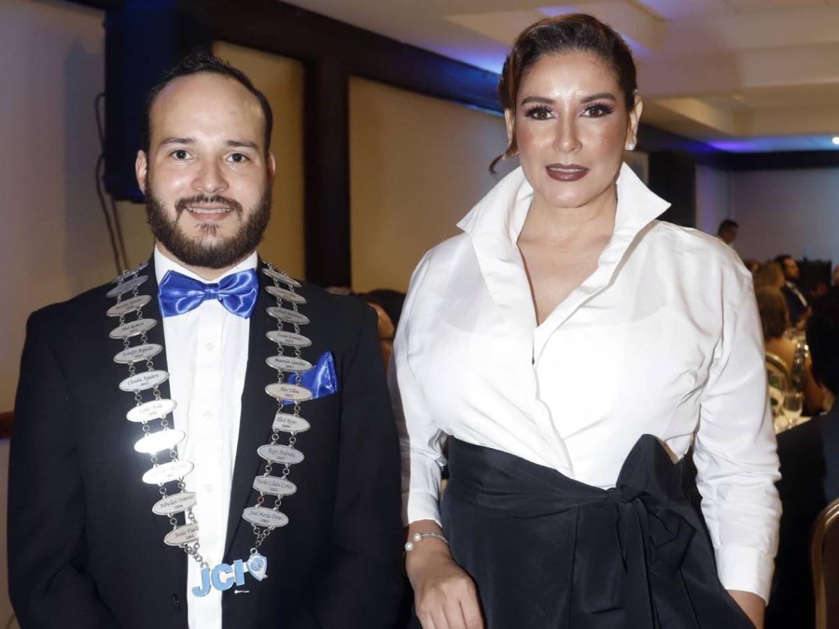 Roger D. Valladares recibe galardón por la JCI San Pedro Sula