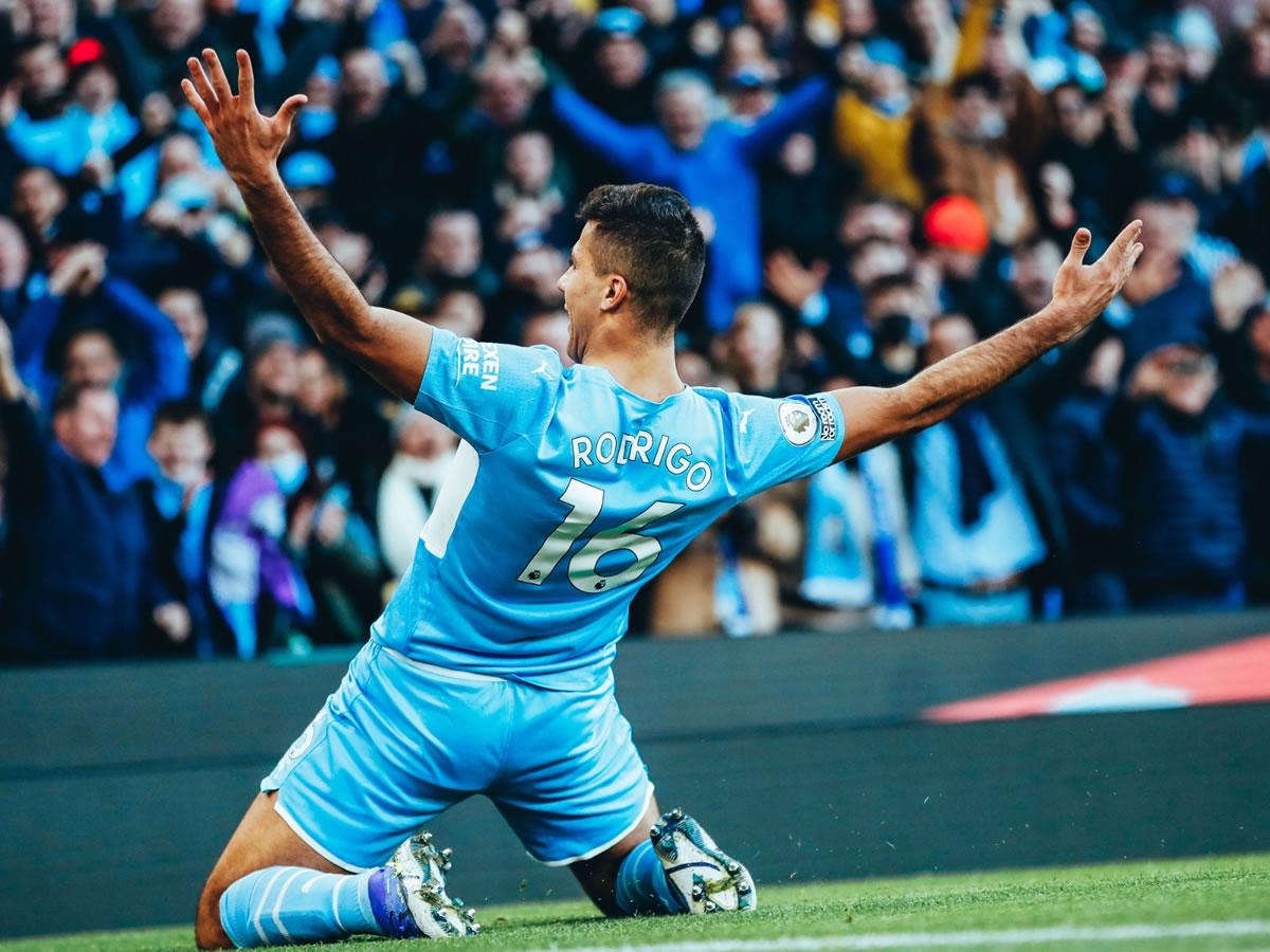 Rodri marcó un golazo paa el 2-0 del Manchester City.