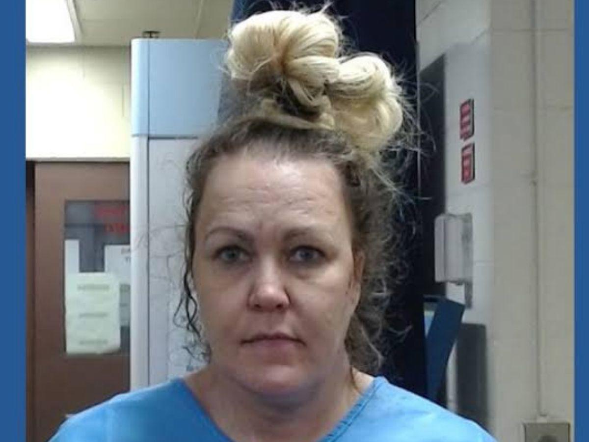 Famosa presentadora se declara culpable por asesinar a su madre: “Creía que era el diablo”