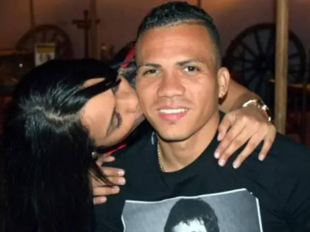 Esposa de Arnold Peralta conmueve y sorprende a diez años del crimen de su amado