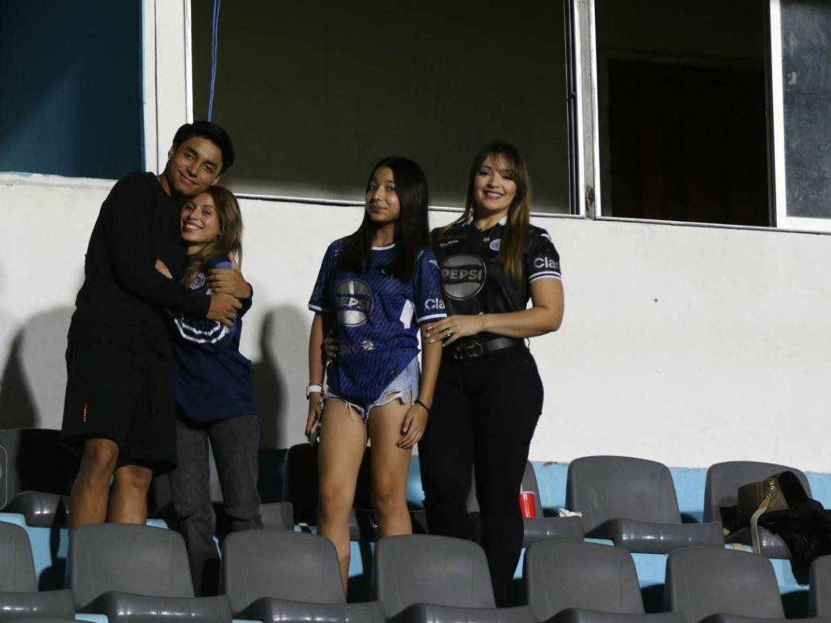 Esposa de directivo, la hermosa chica de ESPN y el beso que robó todas las miradas