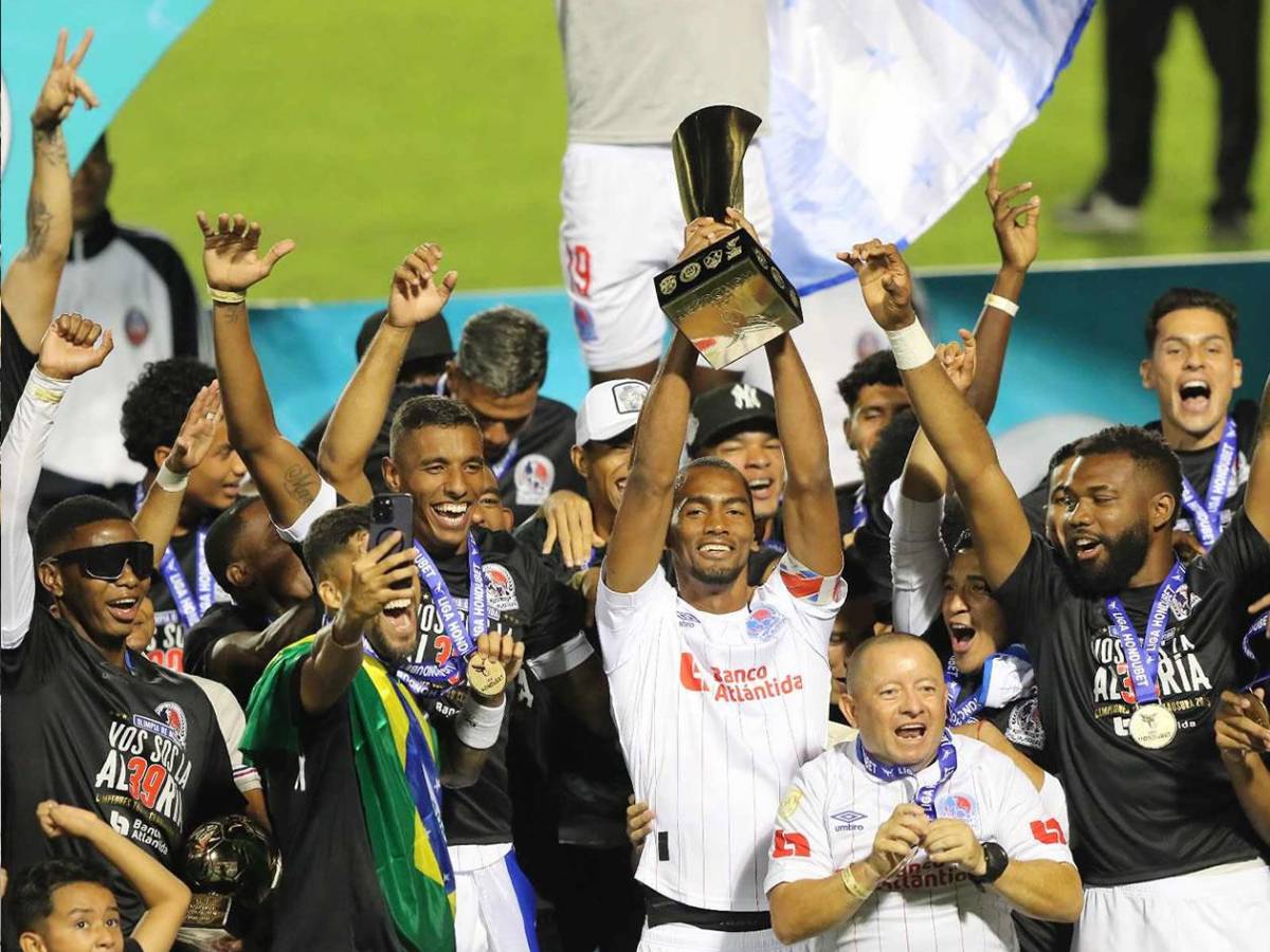 Olimpia festeja título, detalle con Real España, descuido con la copa y a lo Lamine Yamal