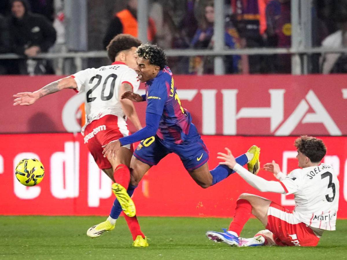 Barcelona vive noche amarga: enfado de Flick, polémica y penal fallado de Lamine