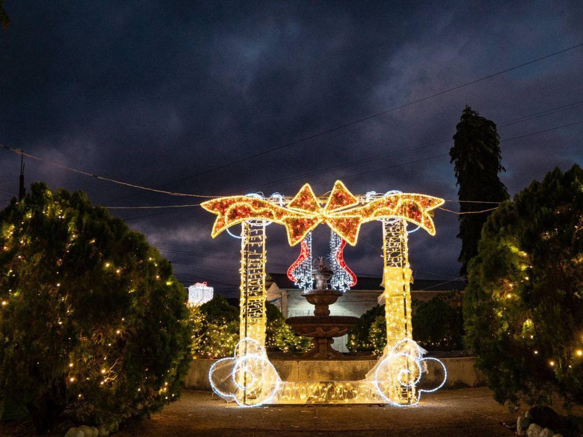 Luces, música y tradición: así brillan villas navideñas de pintoresco municipio de Occidente