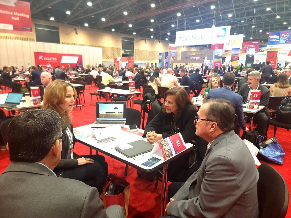 Buscan atraer nuevas aerolíneas y rutas a Honduras en evento en Colombia