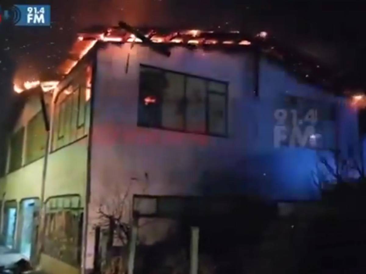 Muere futbolista en incendio en discoteca al ayudar a otros a escapar