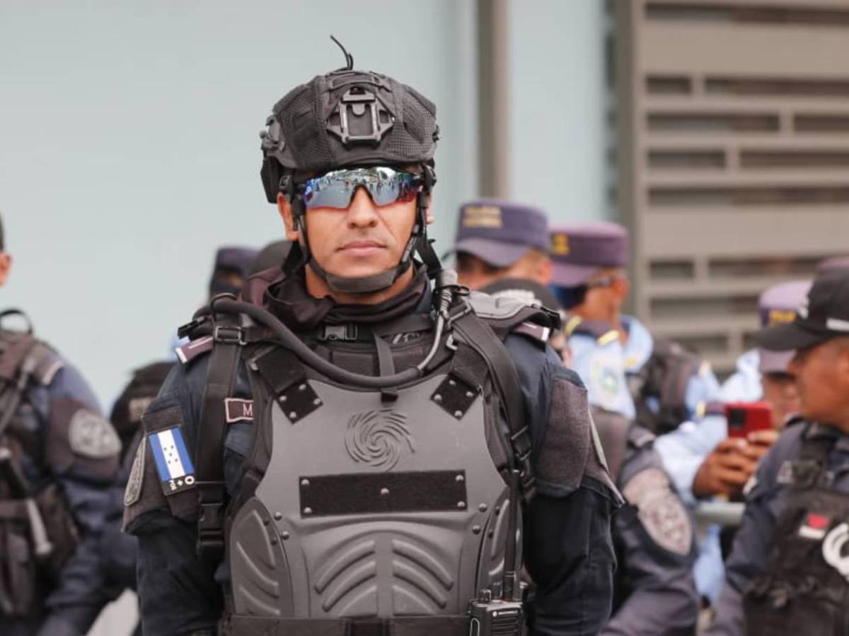 Policía Nacional suma a sus filas a recordado exgoleador del fútbol de Honduras