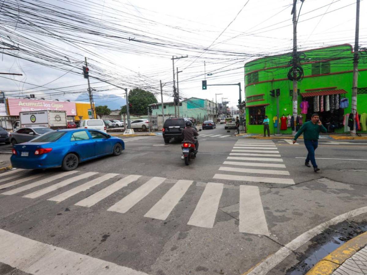 San Pedro Sula: pasos peatonales invadidos y derecho a cruzar vulnerado