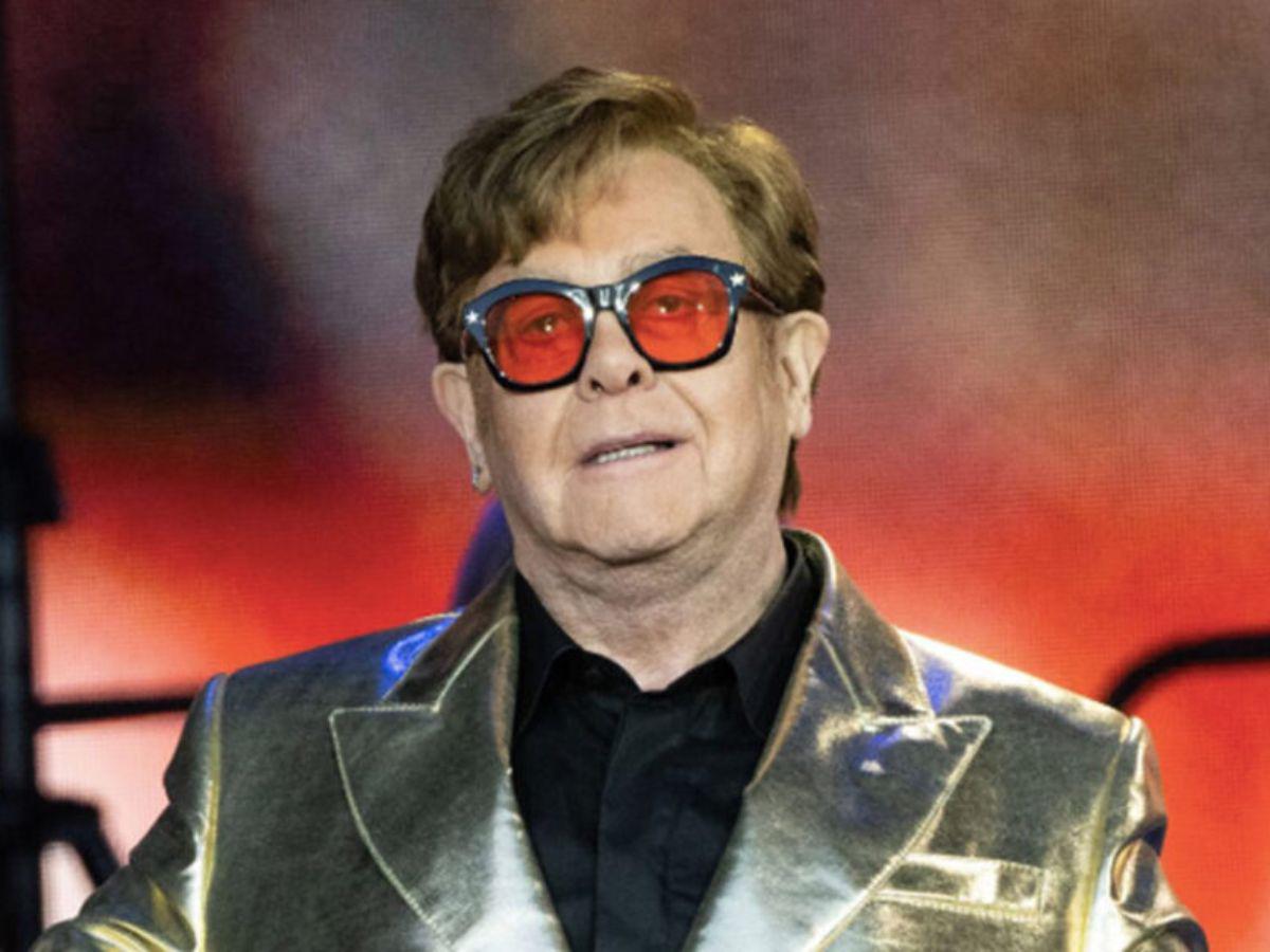 Elton John fue hospitalizado de emergencia tras sufrir fuerte caída