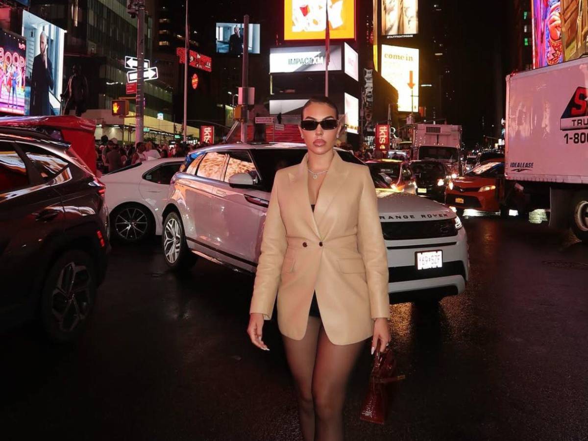 Georgina Rodríguez causa controversia por su atuendo en un templo de Portugal