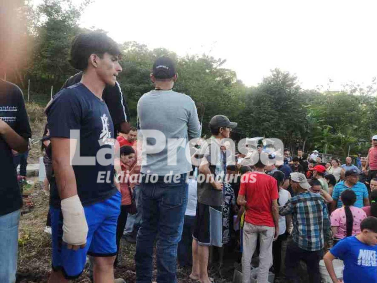 Llanto y dolor en sepelio de vecinos de Loma Larga que murieron en accidente