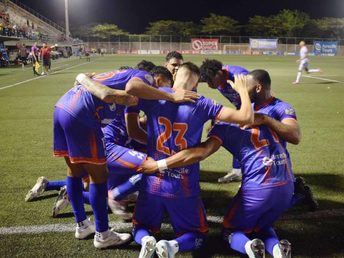 El festejo de los jugadores de la UPN tras el gol del triunfo ante la Real Sociedad.
