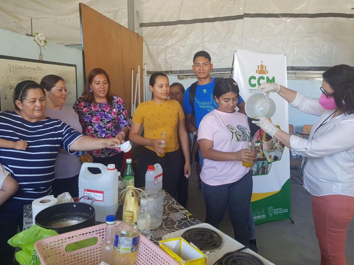 Más de 140 sampedranas han recibido talleres para emprender negocios en 2023