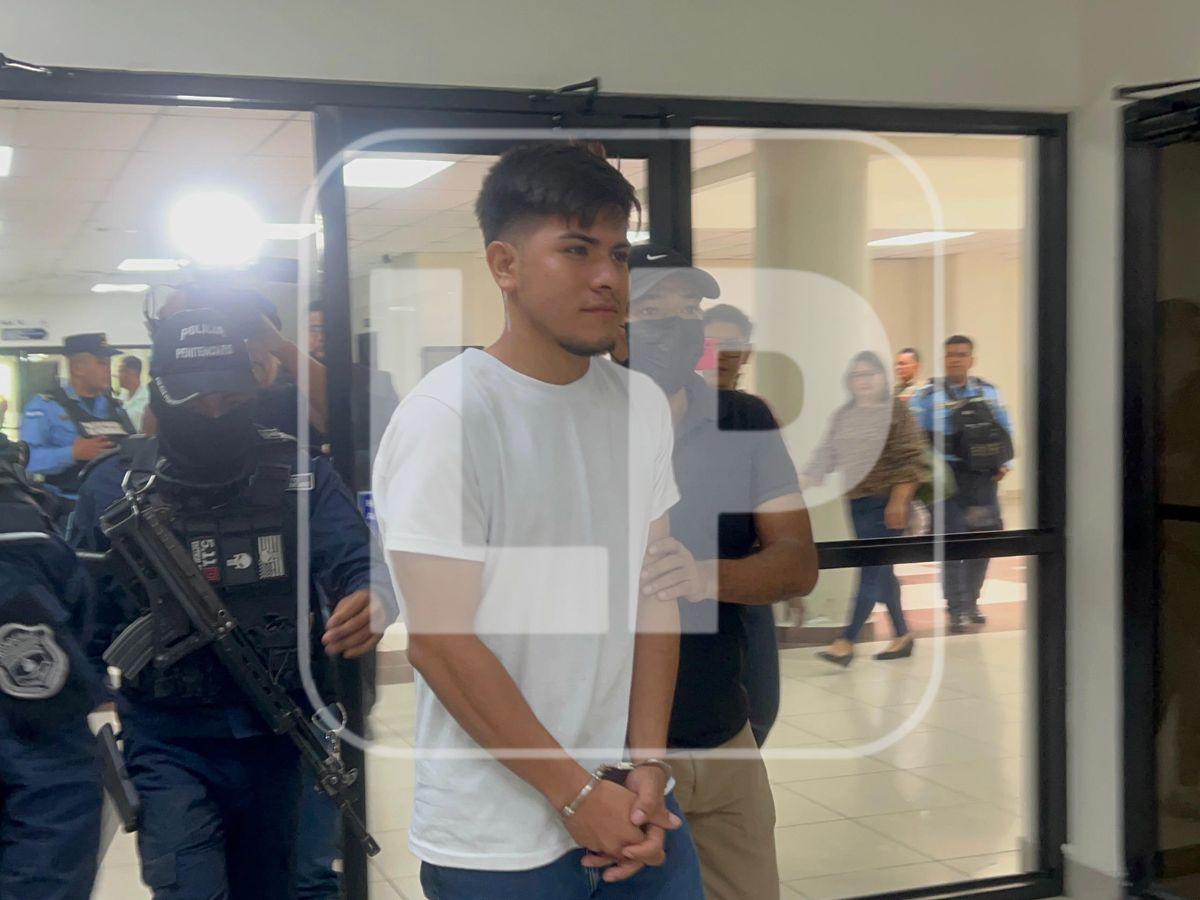 Con sonrisa en el rostro: así llegó a los juzgados el acusado de asesinar a Katherine Fuentes