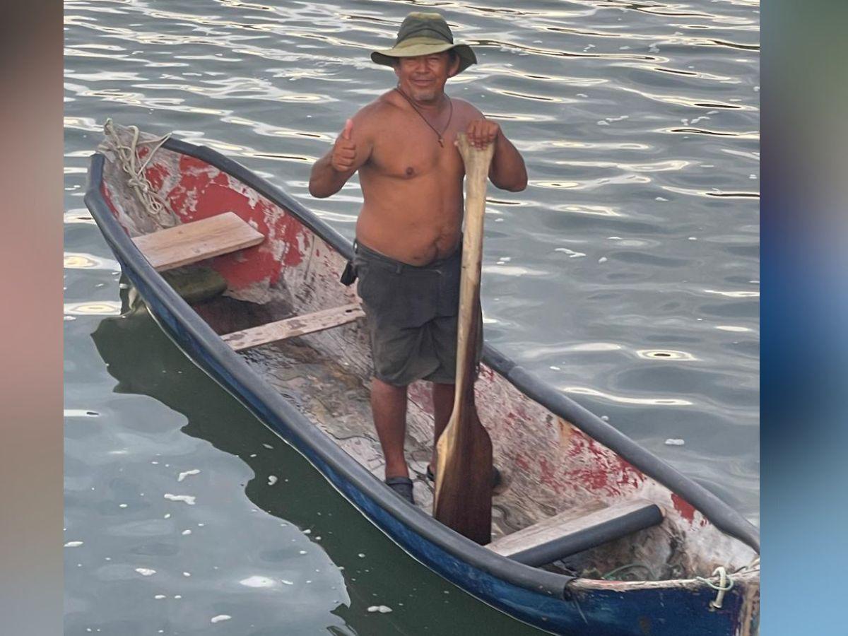 ¡Se está moviendo!: pescadores luchan por trasladar el velero Rosalinda a la playa