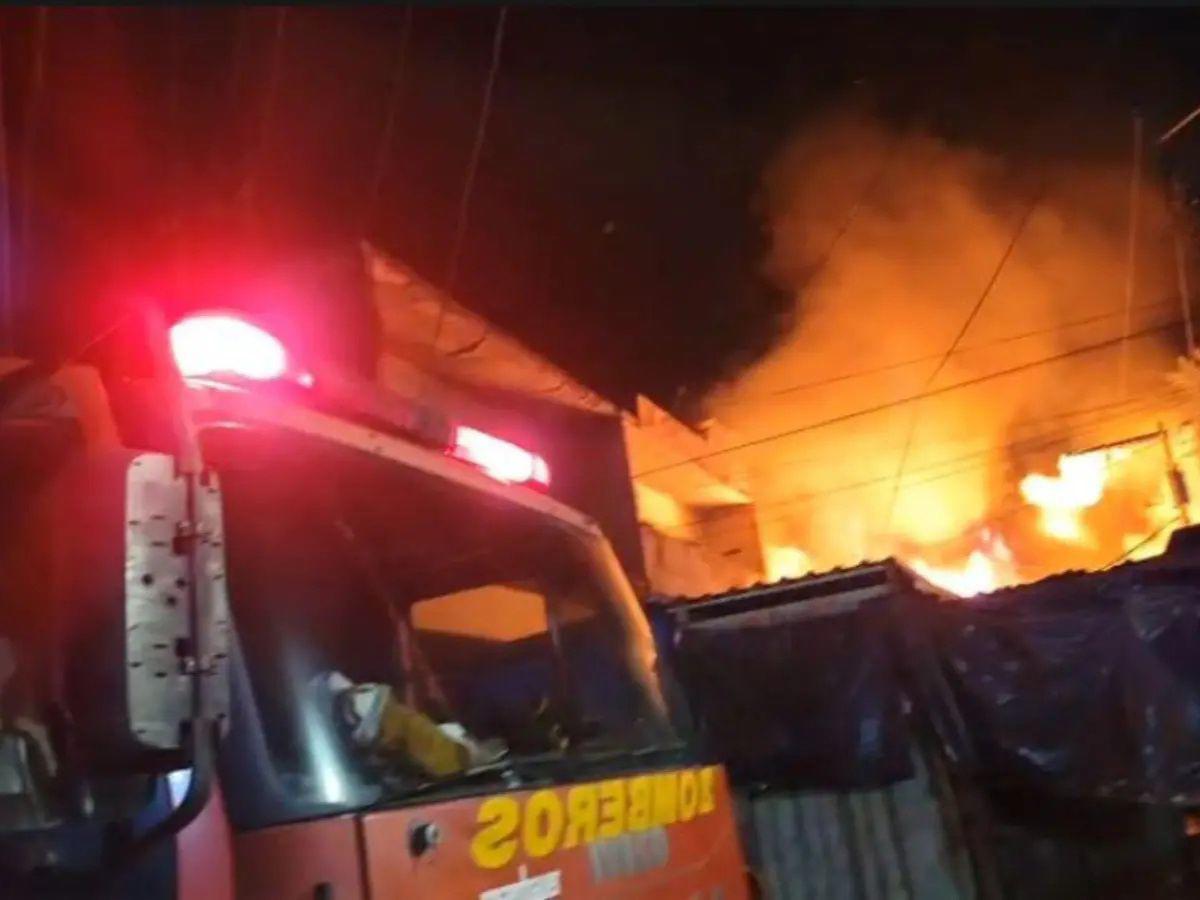 Así quedó el mercado Galindo tras el feroz incendio que dejó heridos y severos daños