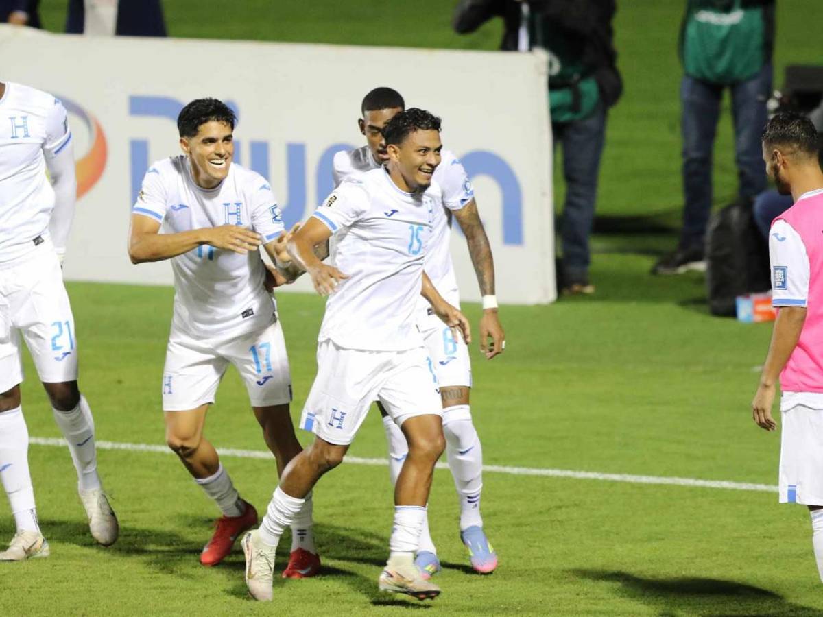 Honduras festeja vs Antigua y Barbuda, show de diputado, lindas chicas y jugador abucheado