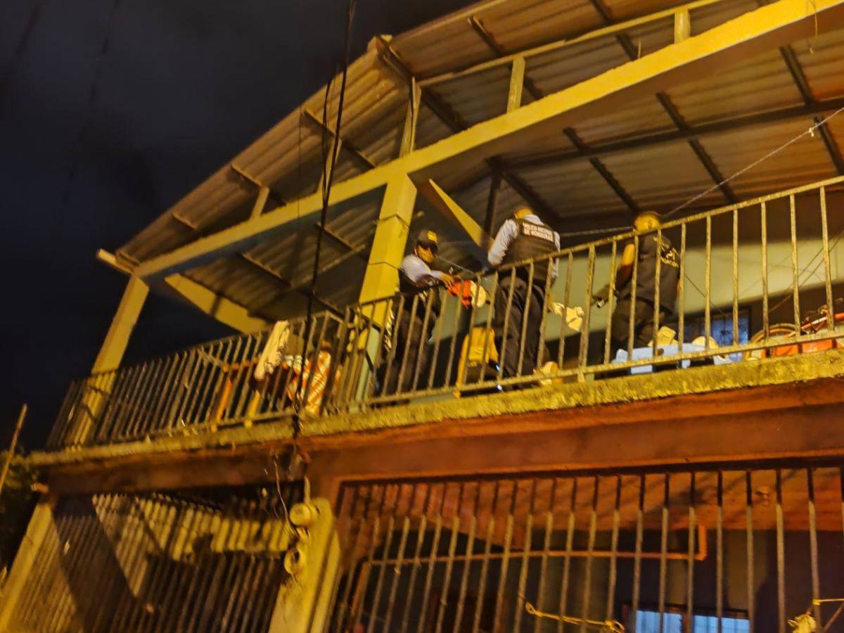 Identifican a pareja asesinada en La Ceiba; pandilla 18 dejó rótulo en la escena