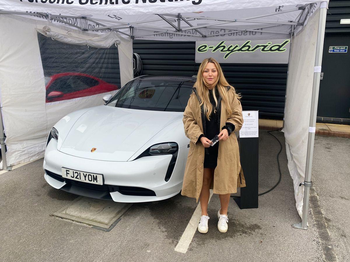 Fingió tener cáncer y estafó a su novio para pagar cirugías estéticas