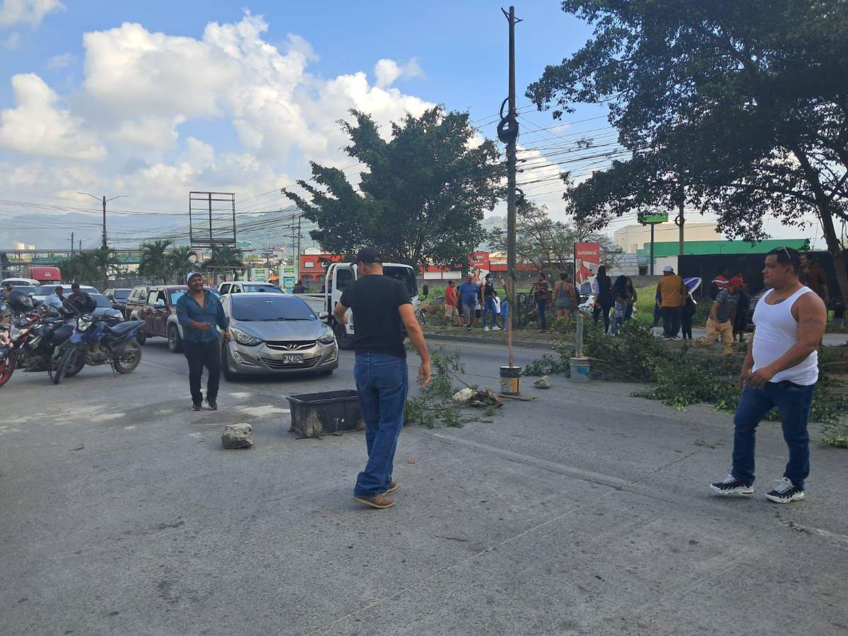 Tensión y caos por protestas de inversionistas de Koriun Inversiones en Choloma, Cortés