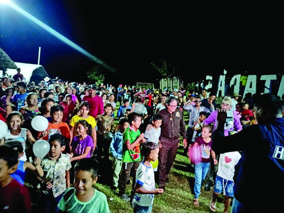 Con fiesta, llanto y agradecimiento La Reina recibe al padre Leopoldo