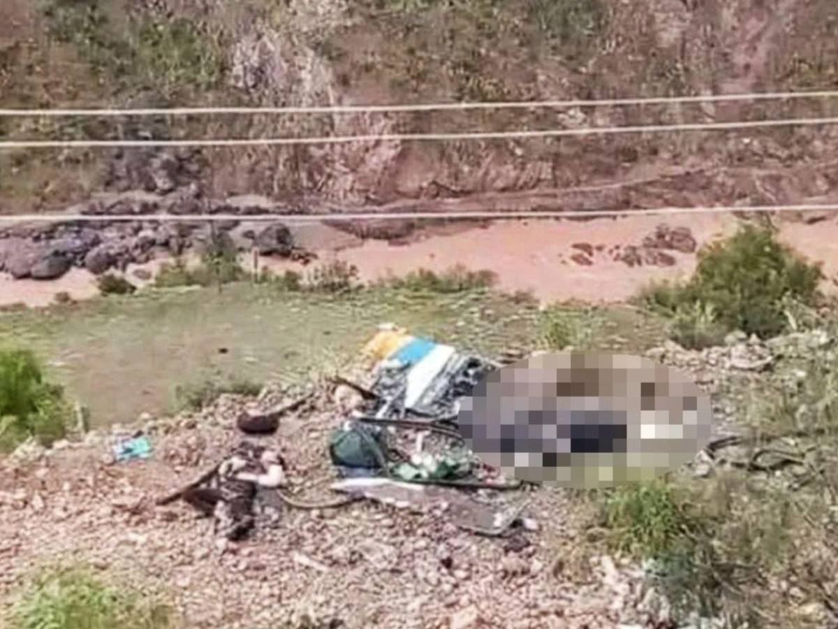 Bus cae a un barranco y deja 31 muertos y 15 heridos