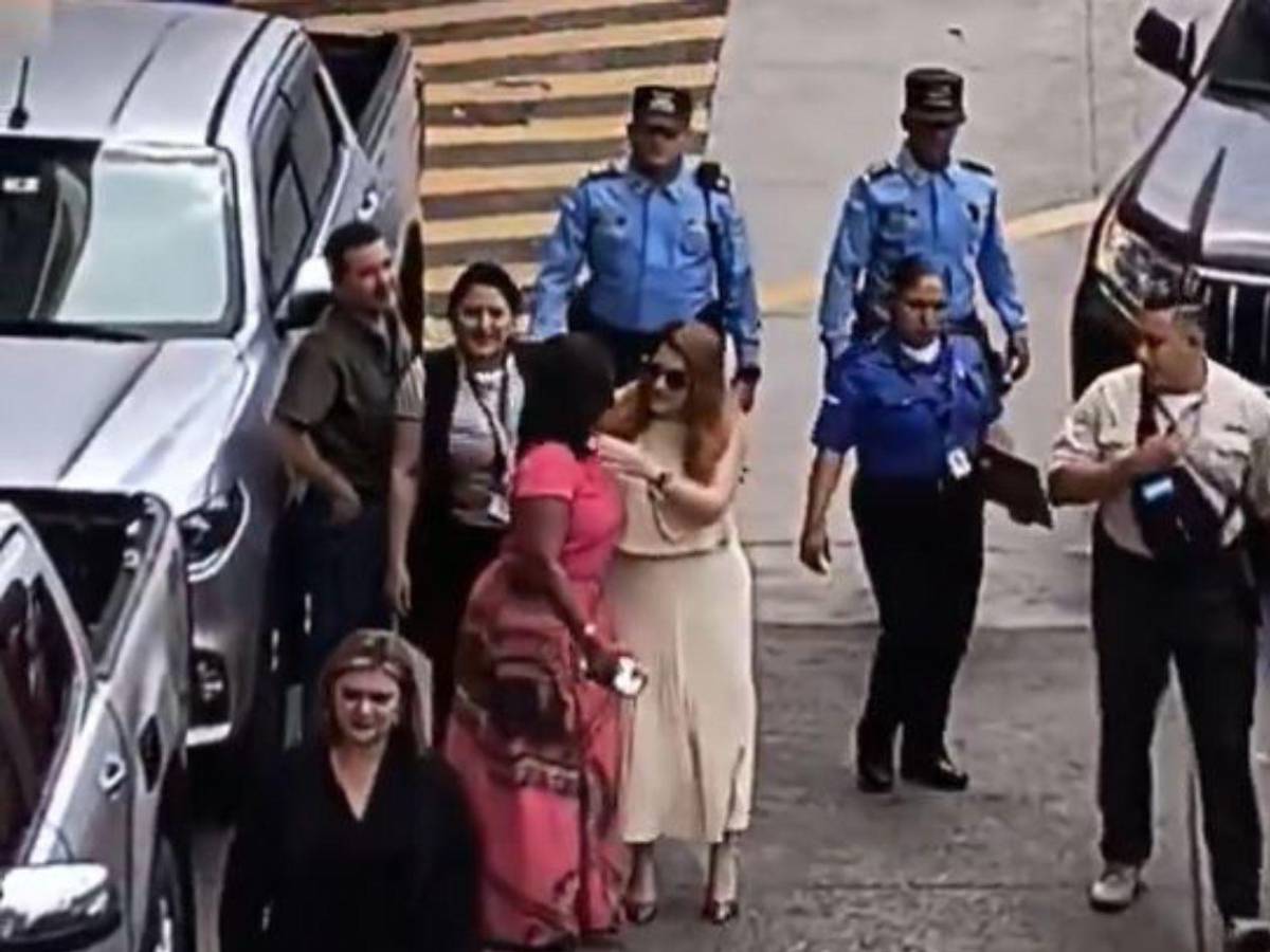 Así fue la llegada de Cossette López al Congreso para declarar ante comisión