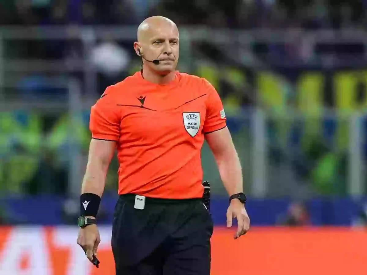 La UEFA se ríe del Barcelona: El 'premio' que pretende dar al árbitro Marciniak