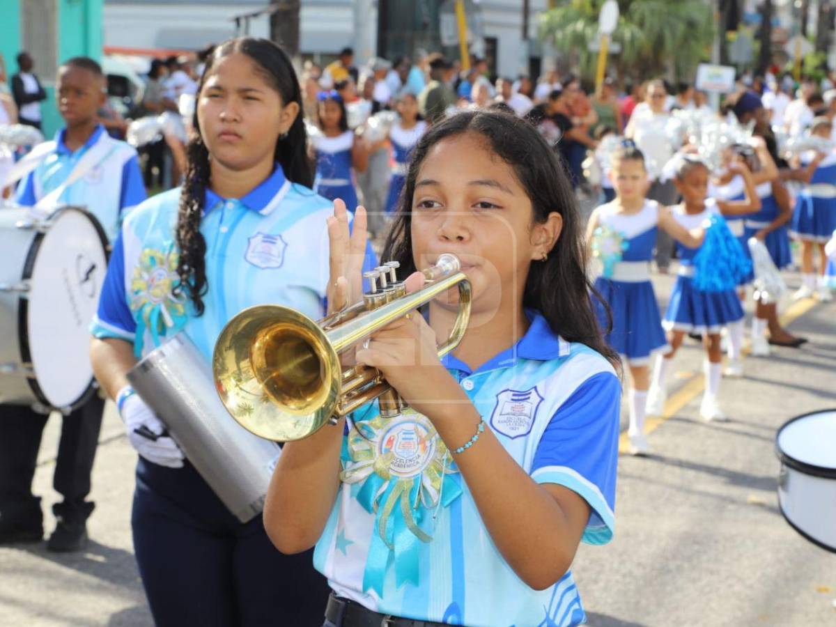 Fervor patrio en La Ceiba: los niños rinden honor con colorido desfile