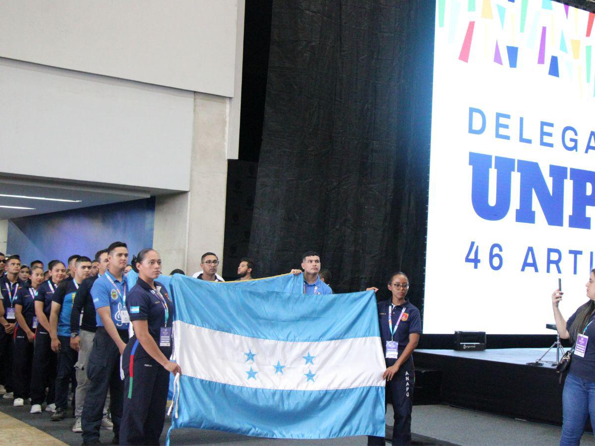 Estudiantes representantes del la Universidad Pedagógica Nacional Francisco Morazán.