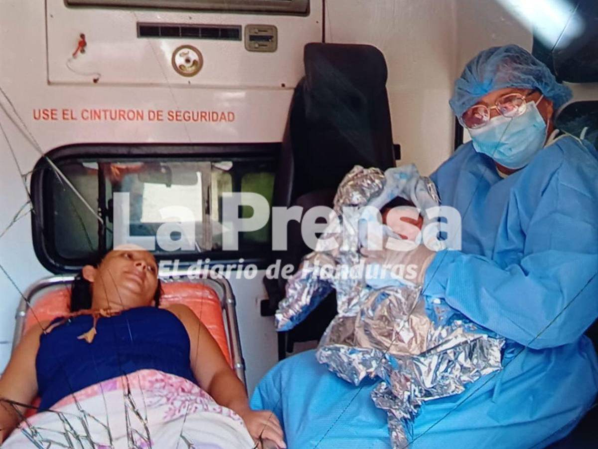 ¿Quién es la mujer que atendió el parto de la bebé que nació dentro de un carro en San Pedro Sula?