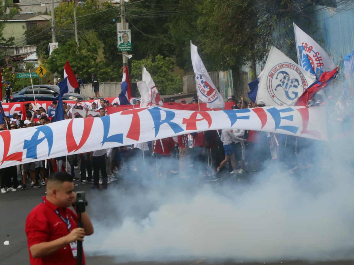 Tensión: Encerrona de la Ultra Fiel a futbolistas del Olimpia y así terminó todo