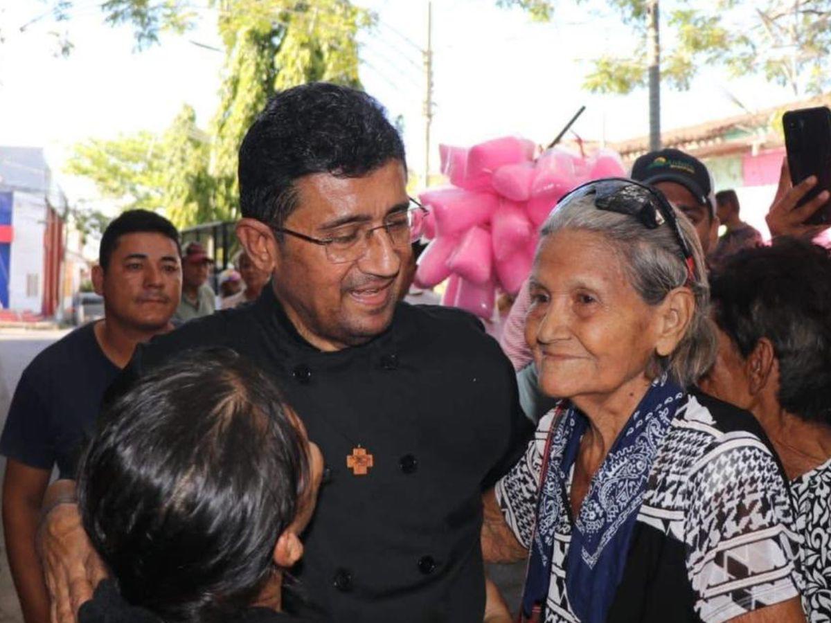 Quintín Soriano abre puesto de elotes tras dejar la alcaldía de Choluteca