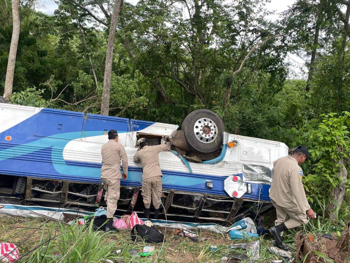 Cuatro muertos y 19 heridos deja fatal accidente de bus en Morazán, Yoro