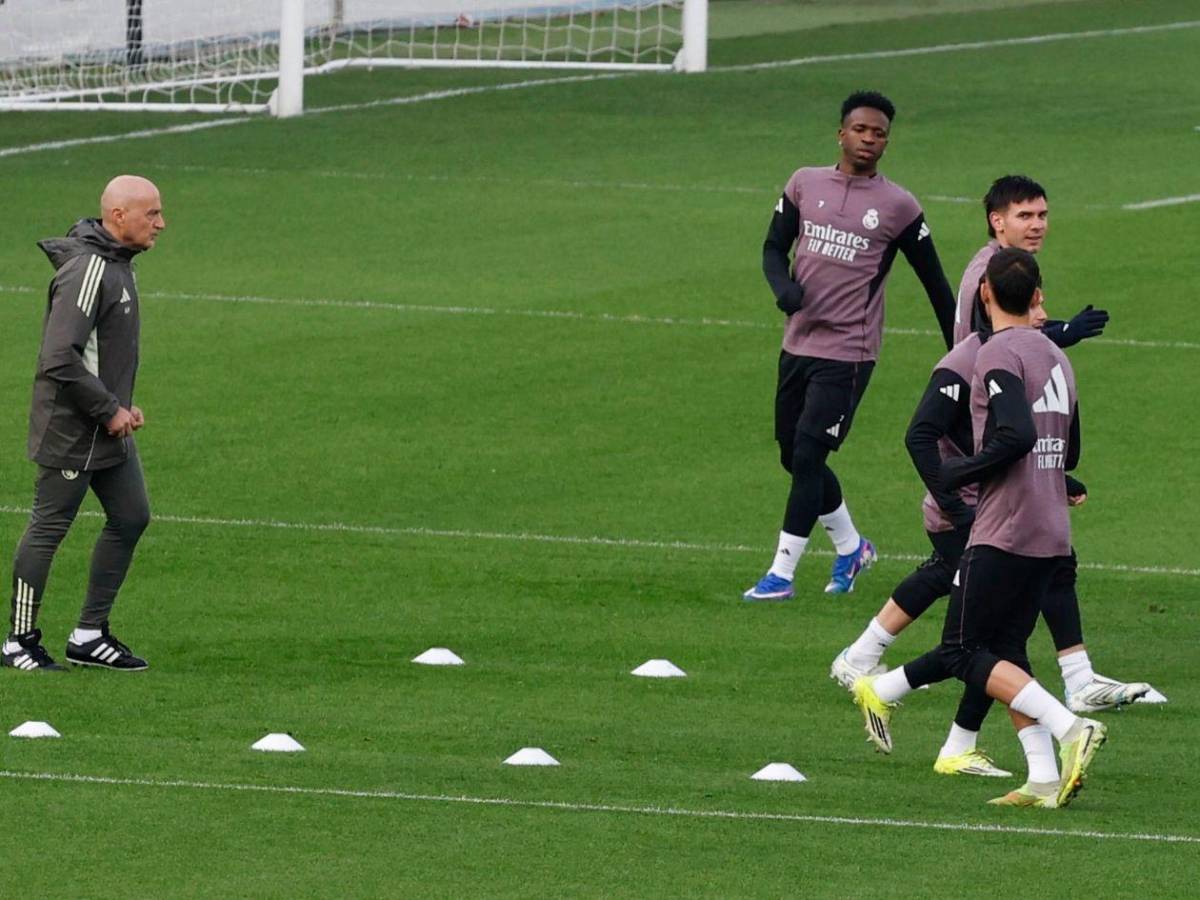 Florentino avisa: Real Madrid ya busca nuevo DT tras mal debut de Arbeloa