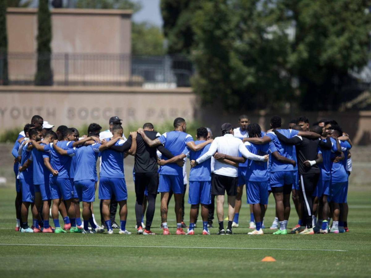 Visita especial en el entrenamiento de Honduras antes del duelo contra México