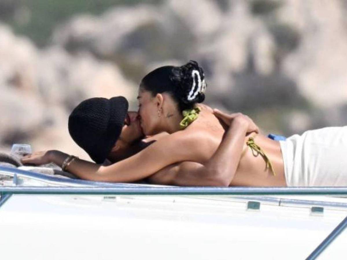 Así fue visto Bellingham junto a su bella pareja en medio de su recupercion