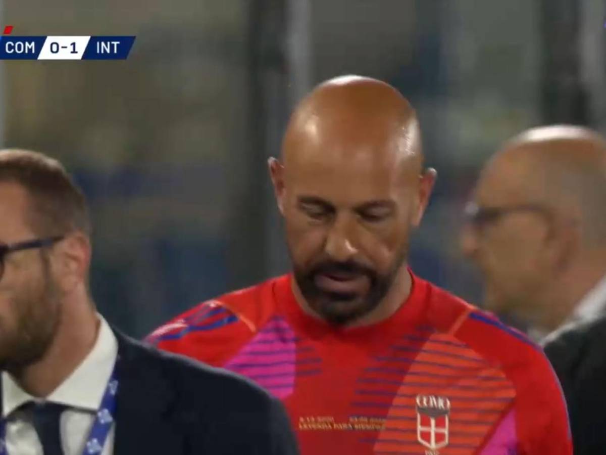 La peor despedida del fútbol: Pepe Reina se va expulsado en su último partido