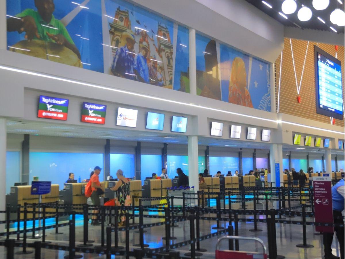 ¿Por qué subieron los boletos y qué aerolíneas bajo costo quedan?