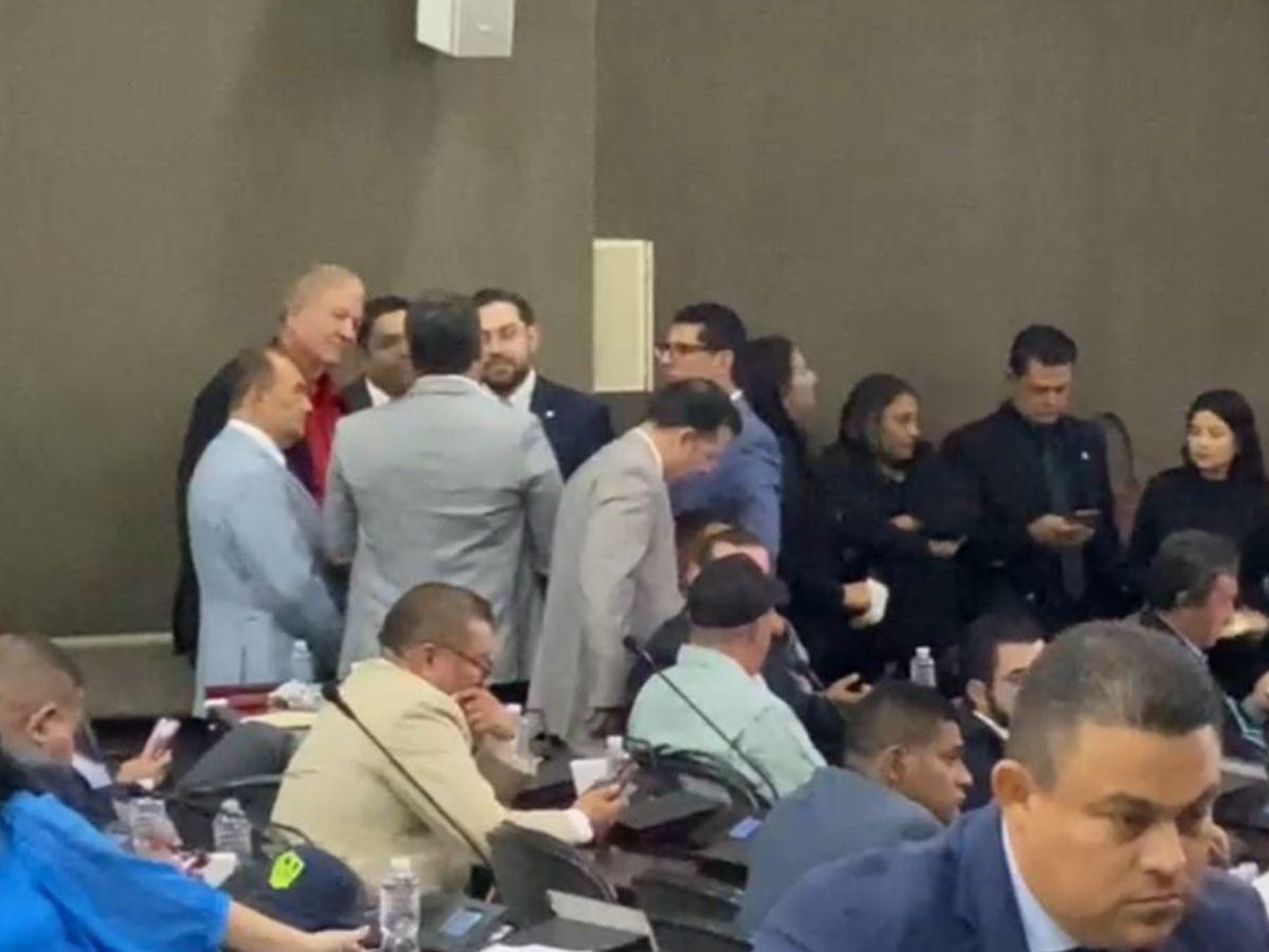 Captan a Jorge Cálix en reunión secreta en plena sesión del CN