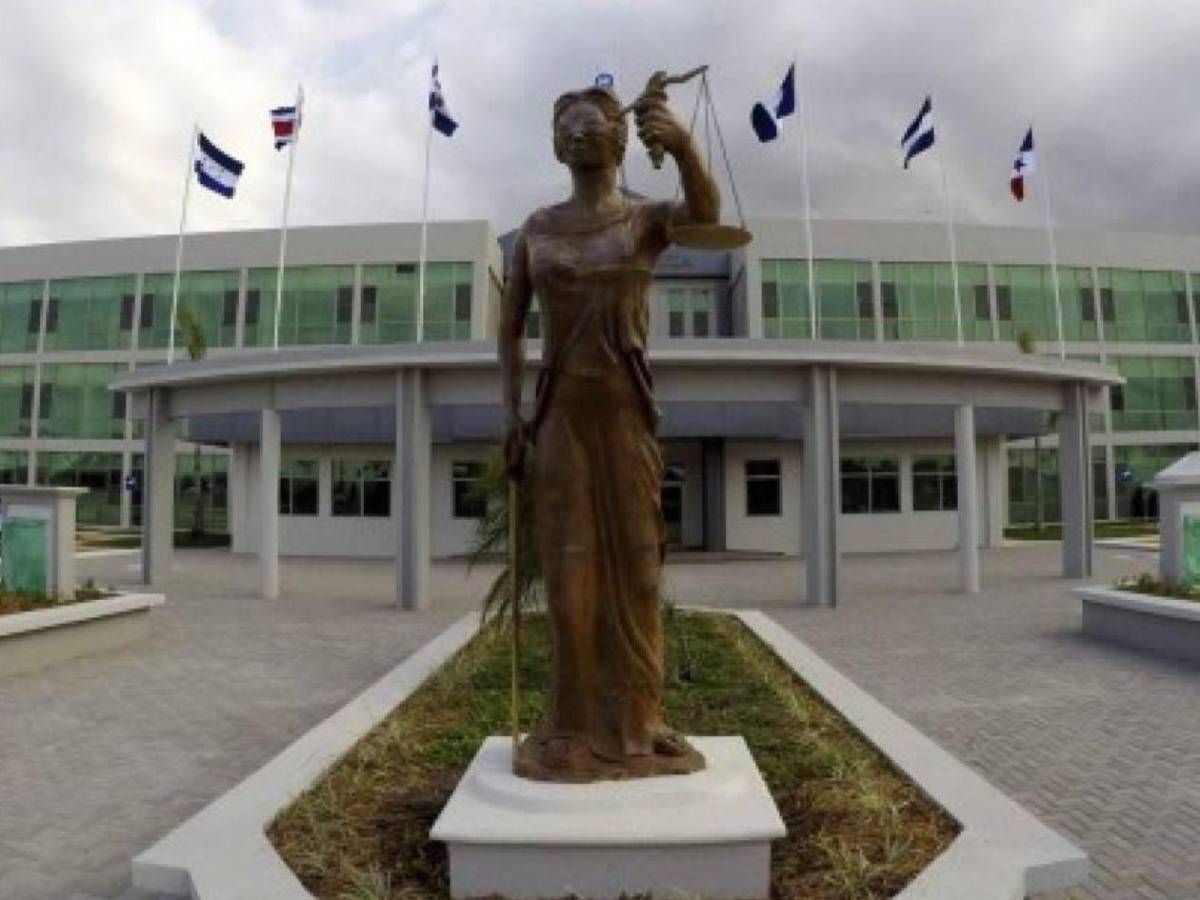 Por qué una persona captada en video cometiendo un delito puede quedar en libertad en Honduras