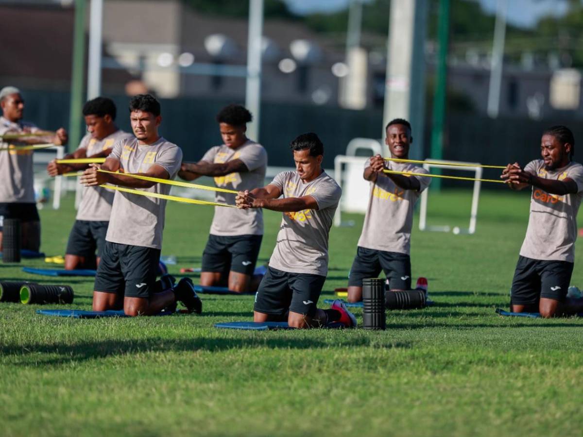 Locura por Palma, gifiti, regalos y youtuber presente en entreno de Honduras
