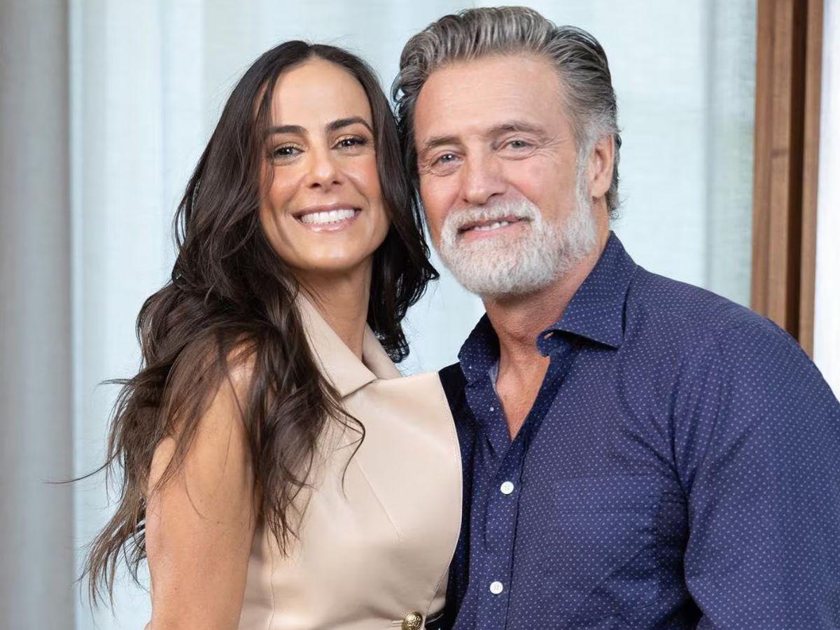 Juan Soler le dedica romántico mensaje a Paulina Mercado a casi un mes de su cirugía