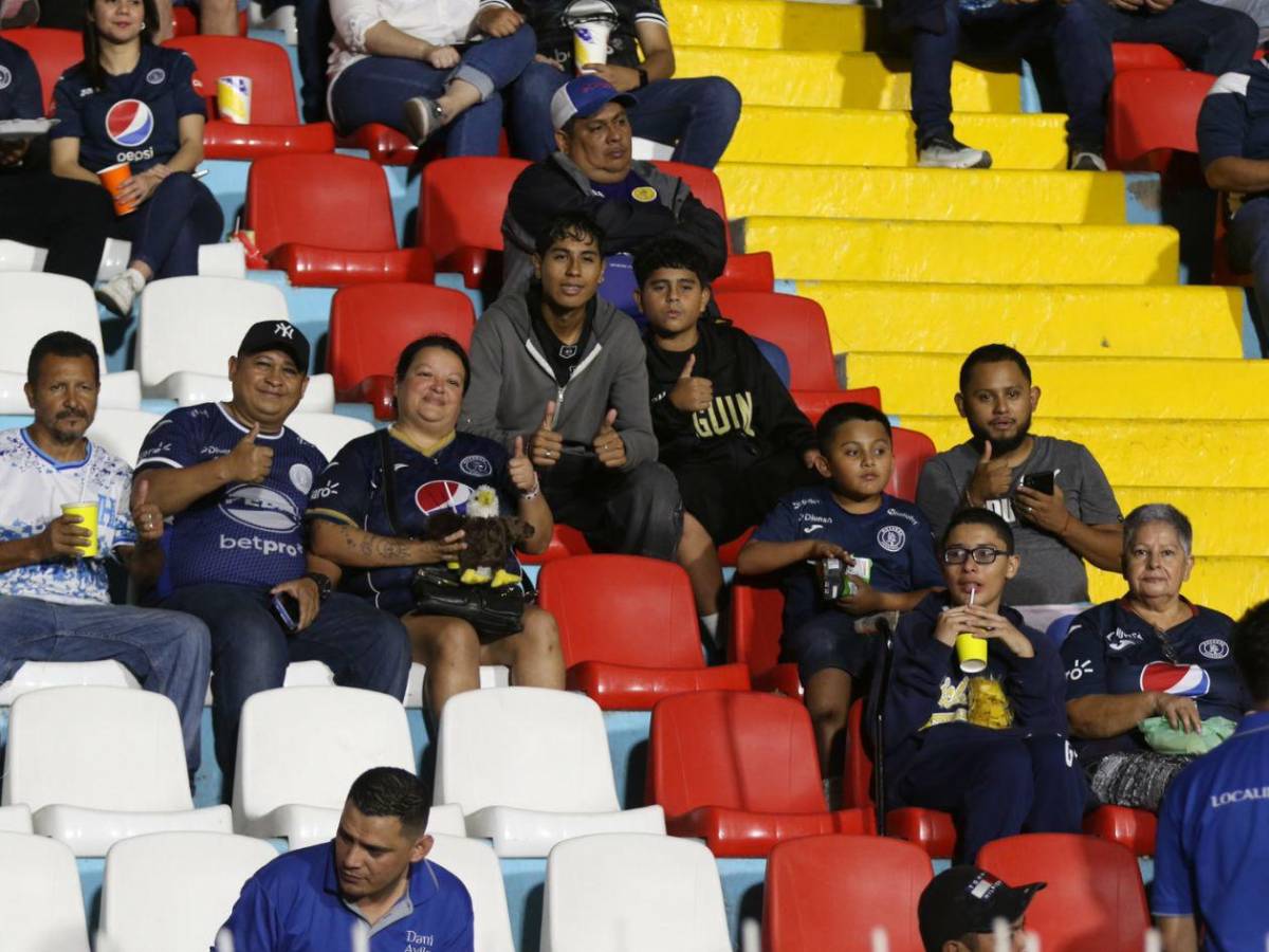 Esposa de directivo, la hermosa chica de ESPN y el beso que robó todas las miradas