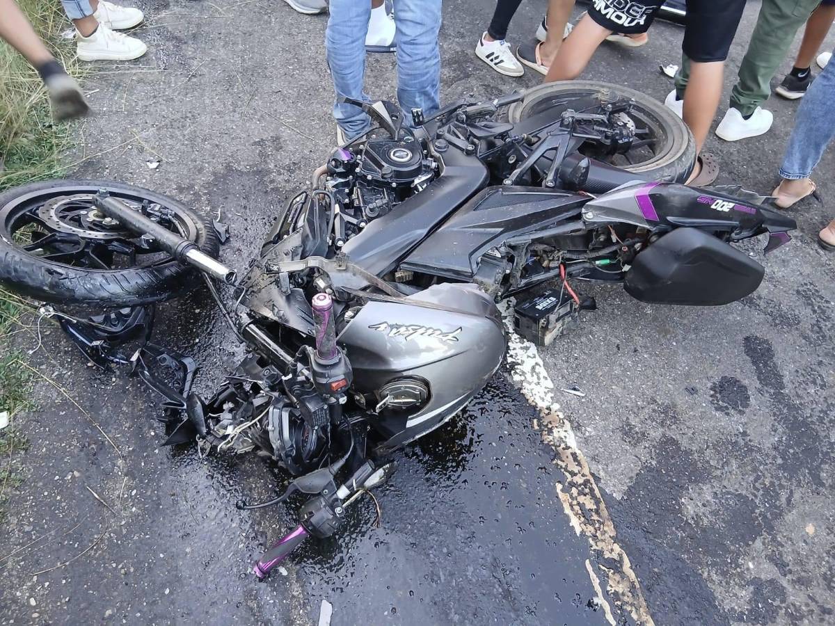 Nayeli es la joven futbolista que murió en un accidente vial; su moto quedó destruida