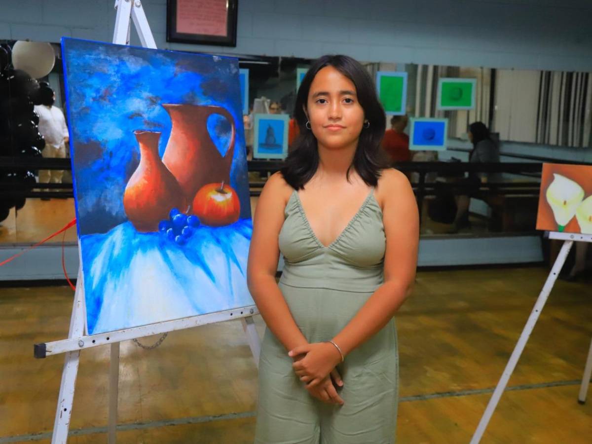 Exposición de pinturas en la Academia de Bellas Artes de San Pedro Sula