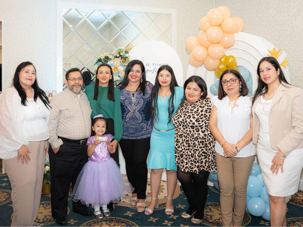 Celebrando la Primera Comunión de Jorge Ozael