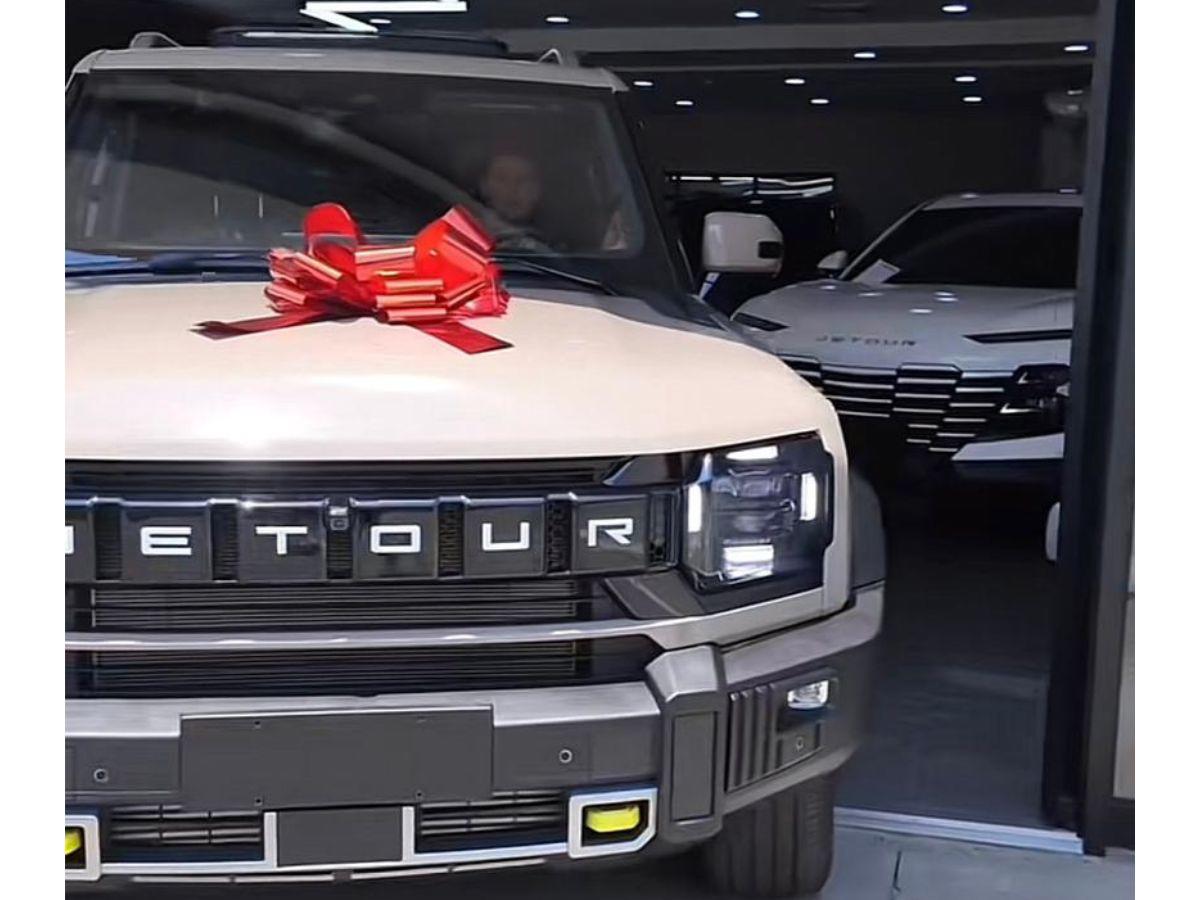 Facundo Caballero presume su nueva camioneta: Gracias a mi sugar